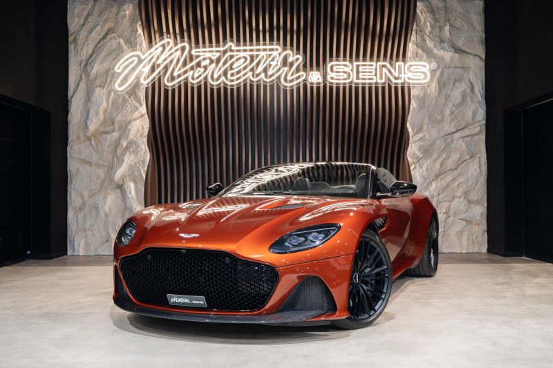 DBS SUPERLEGGERA VOLANTE