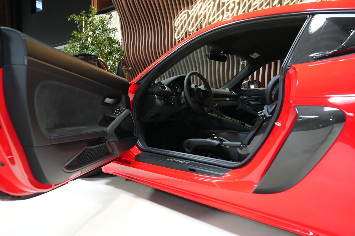 6GT4 RS ROUGE-38 6GT4 RS ROUGE-38